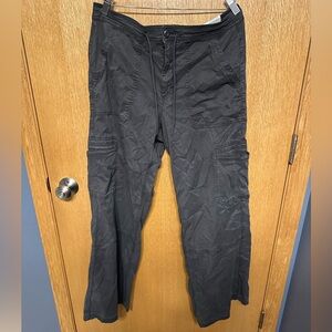 American Eagle NWT high-rise wide leg cargo pants black women’s size 10
